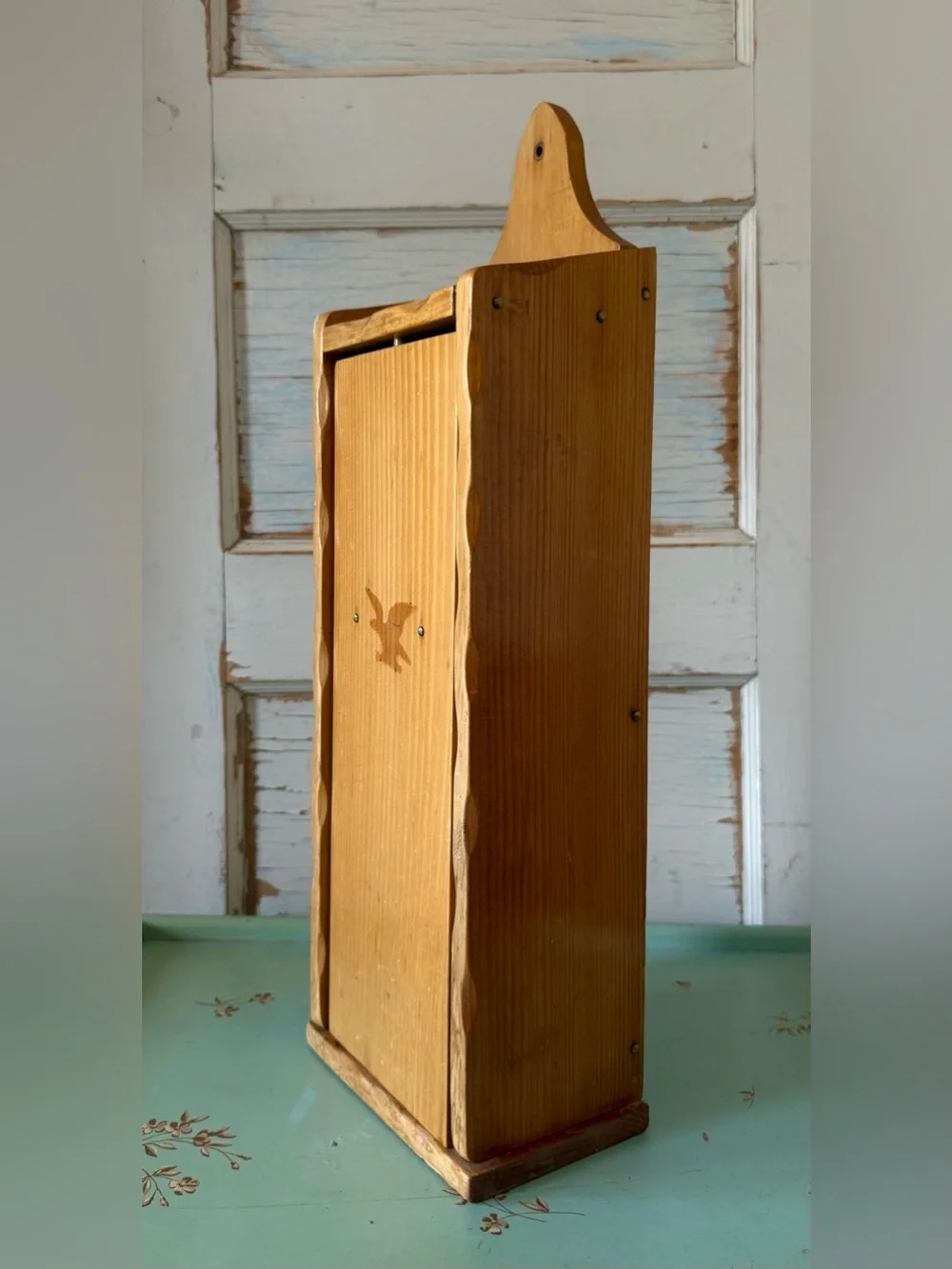 Vintage Wood Primitive Knife Holder, Rustic Kitchen Wall Decor, Storage